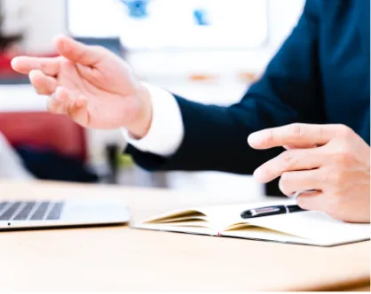 営業をする社員